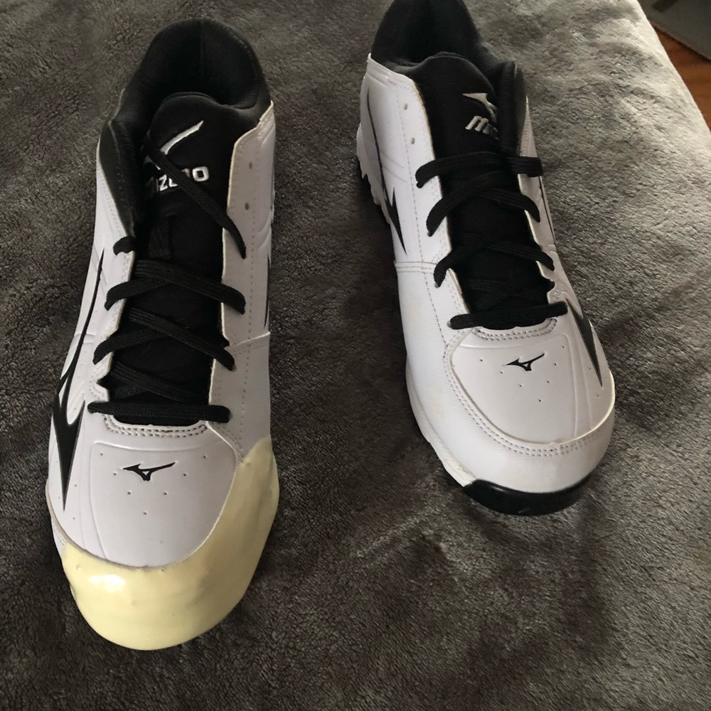 Mizuno Women’s Cleats Size 9
